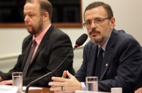 Deputados apoiam propostas que criminalizam a homofobia