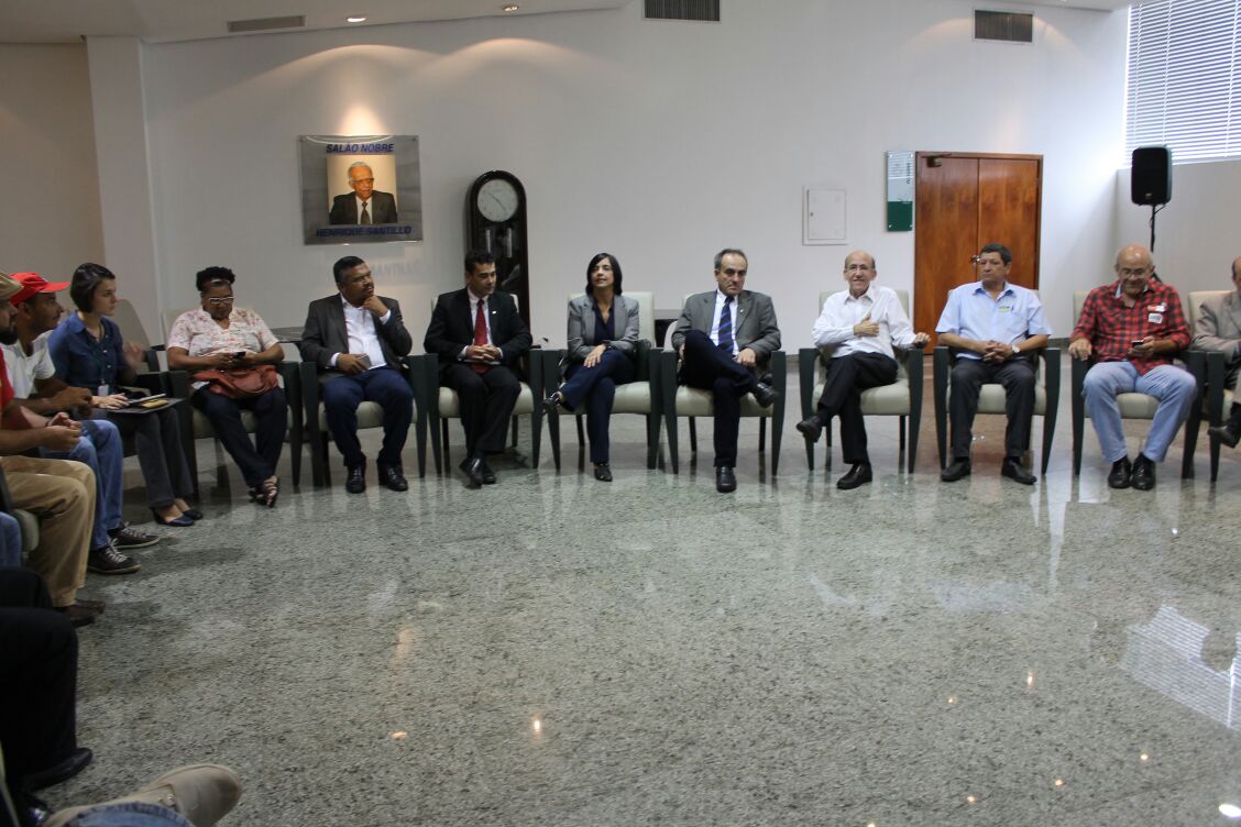 Deputados vão a Goiás discutir situação de dirigente do MST preso no estado