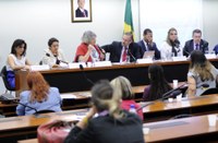 Especialistas e deputados pedem políticas públicas em favor de cuidadores