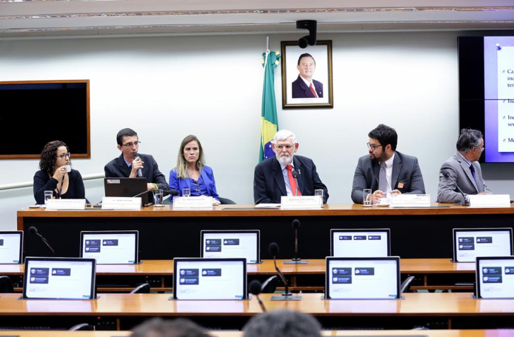 Falta de registro civil ainda é uma realidade para minorias, constata audiência da CDHM