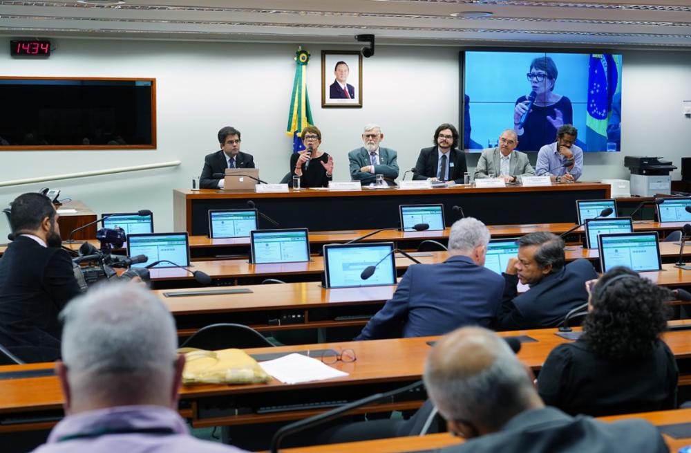 Intolerância política x democracia 