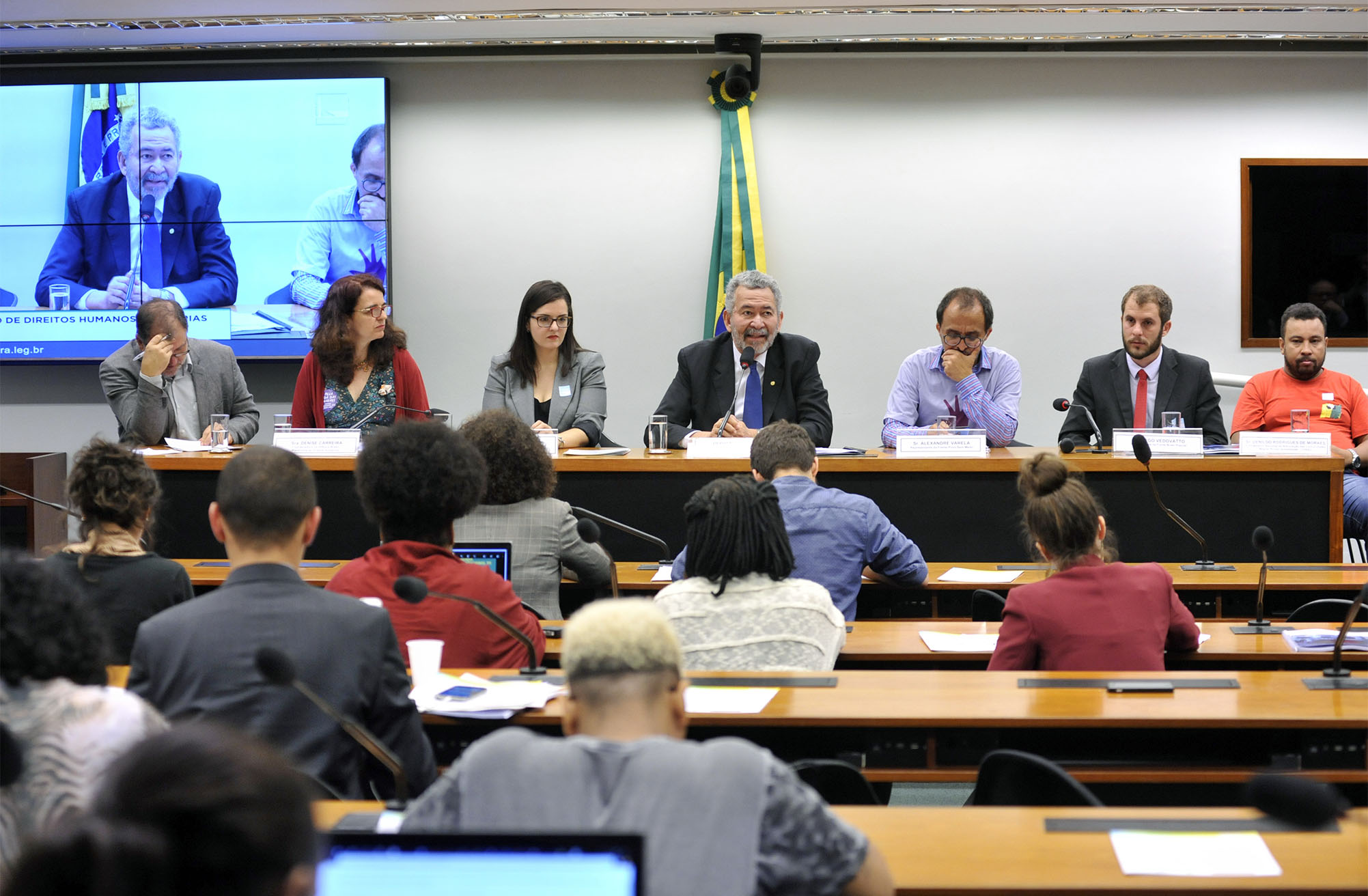 Movimentos sociais anunciam apoio a campanha pelo fim do teto de gastos