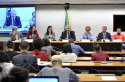 Movimentos sociais anunciam apoio a campanha pelo fim do teto de gastos