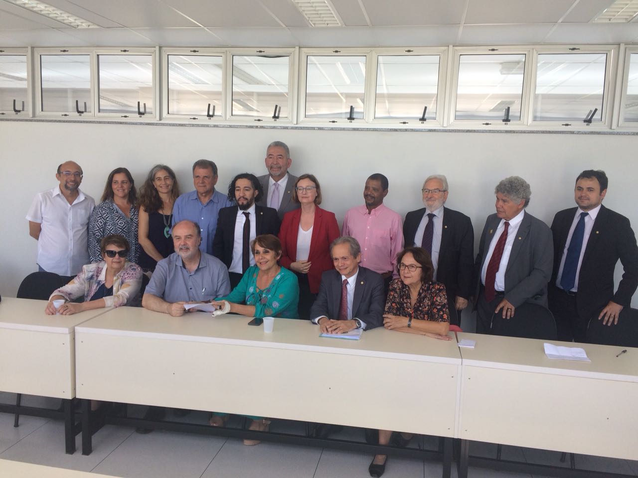 Parlamentares promovem ato de desagravo a tentativa de interferência na UnB