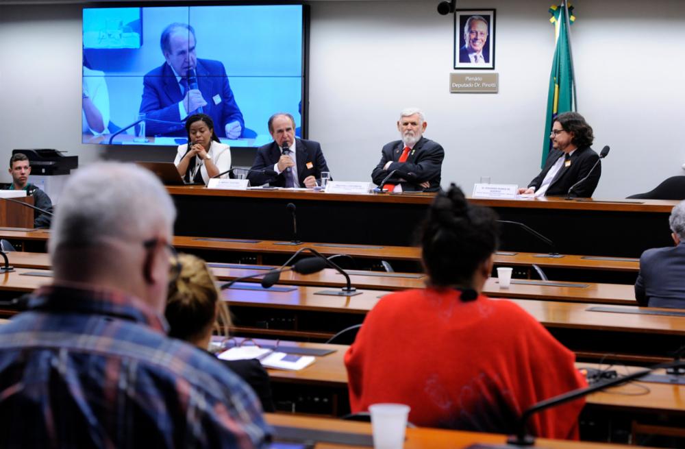 Participantes de audiência pública alertam para tempo de combate e resistência