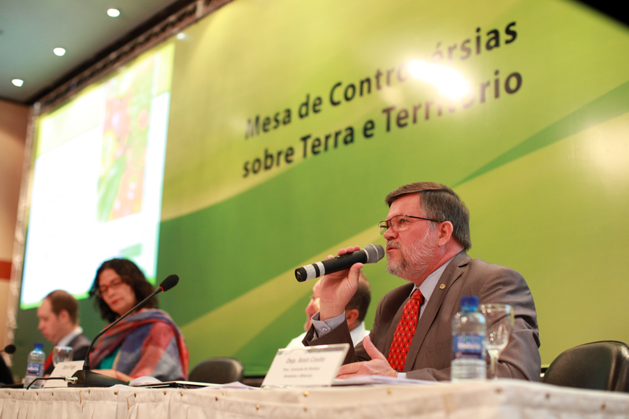 Presidente  Assis do Couto fala sobre avanços do tema  segurança alimentar no Parlamento em evento do Consea