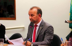 Presidente da CDHM pede informações sobre clínica do DF que reutilizaria material descartável