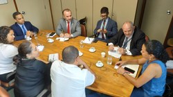 Presidente da CDHM recebe representantes do MST 