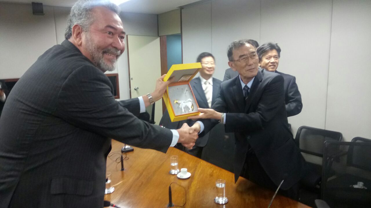 Presidente da CDHM se reúne com missão da República Popular da China