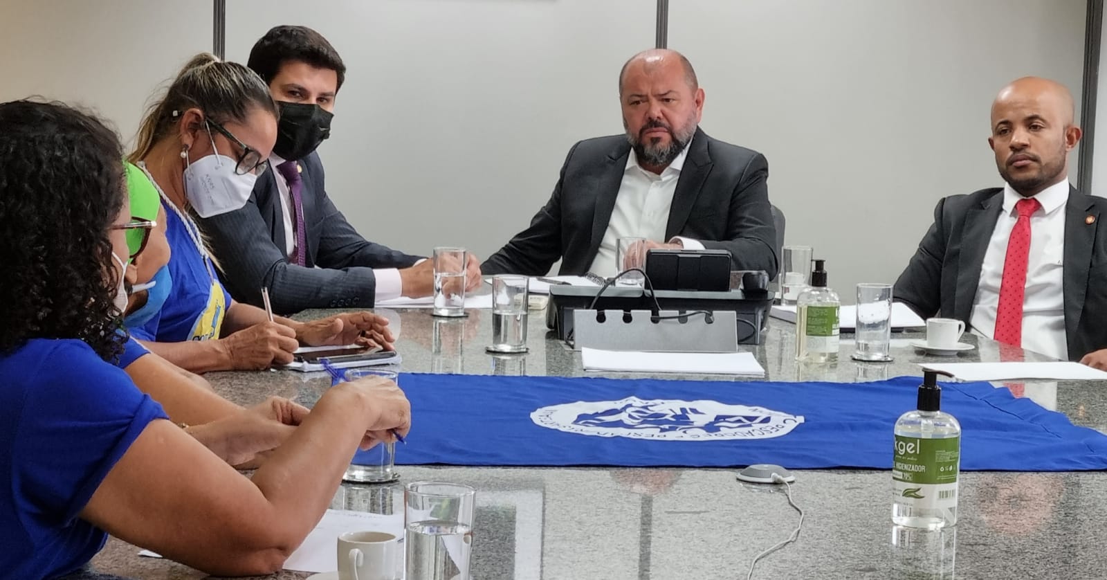 Presidente do INSS se compromete a criar força-tarefa para analisar solicitações dos pescadores