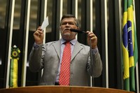 Pronunciamento do presidente da comissão em sessão solene que homenageia resistência democrática