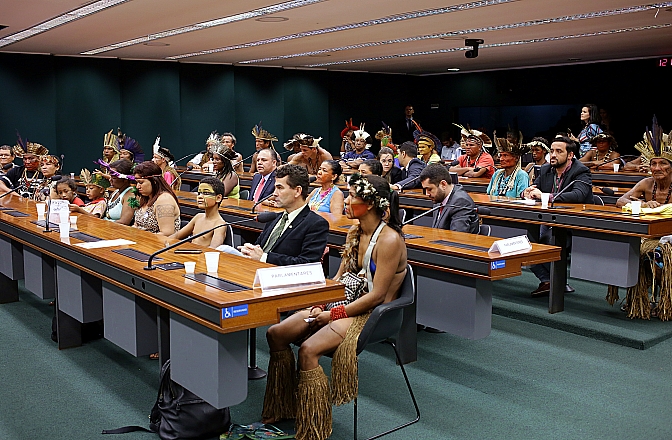 Relação entre direitos humanos e empresas carece de regulação, dizem participantes de audiência