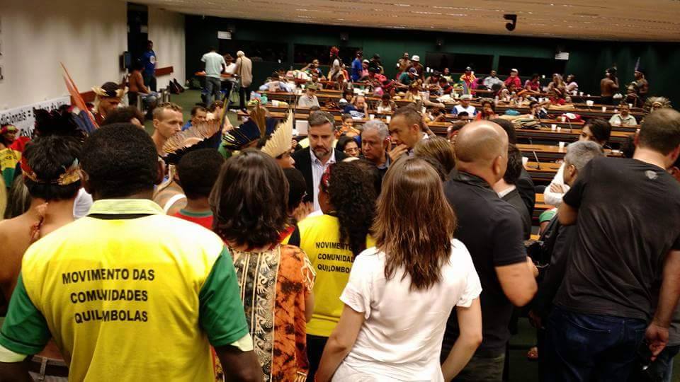 Representantes de comunidades tradicionais realizam vigília depois de audiência da CDHM