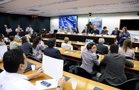 Retirar autonomia da EBC afronta a democracia, dizem participantes de audiência