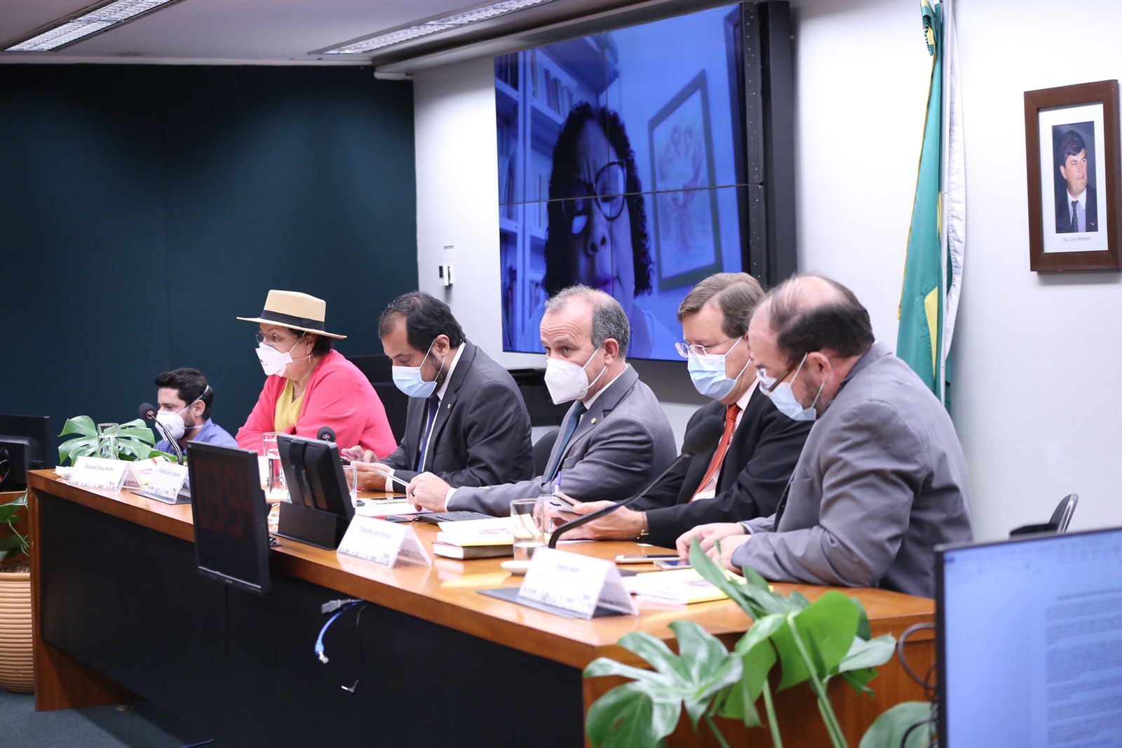 Seminário debate importância da fraternidade para a política 