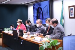 Seminário debate importância da fraternidade para a política 