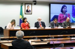 Trabalhadores e especialistas sugerem cautela do Estado nas privatizações