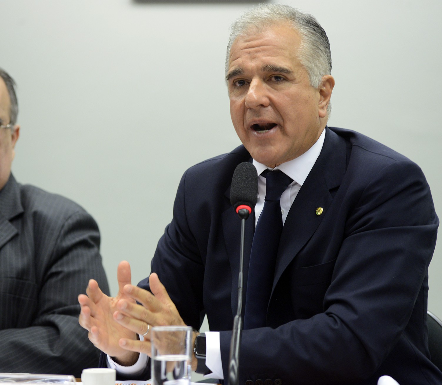 CDU aprecia projeto que propõe mudanças nas normas de licenças e alvarás de funcionamento