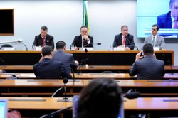 CDU discute a instalação de infraestruturas urbanas de telecomunicações.