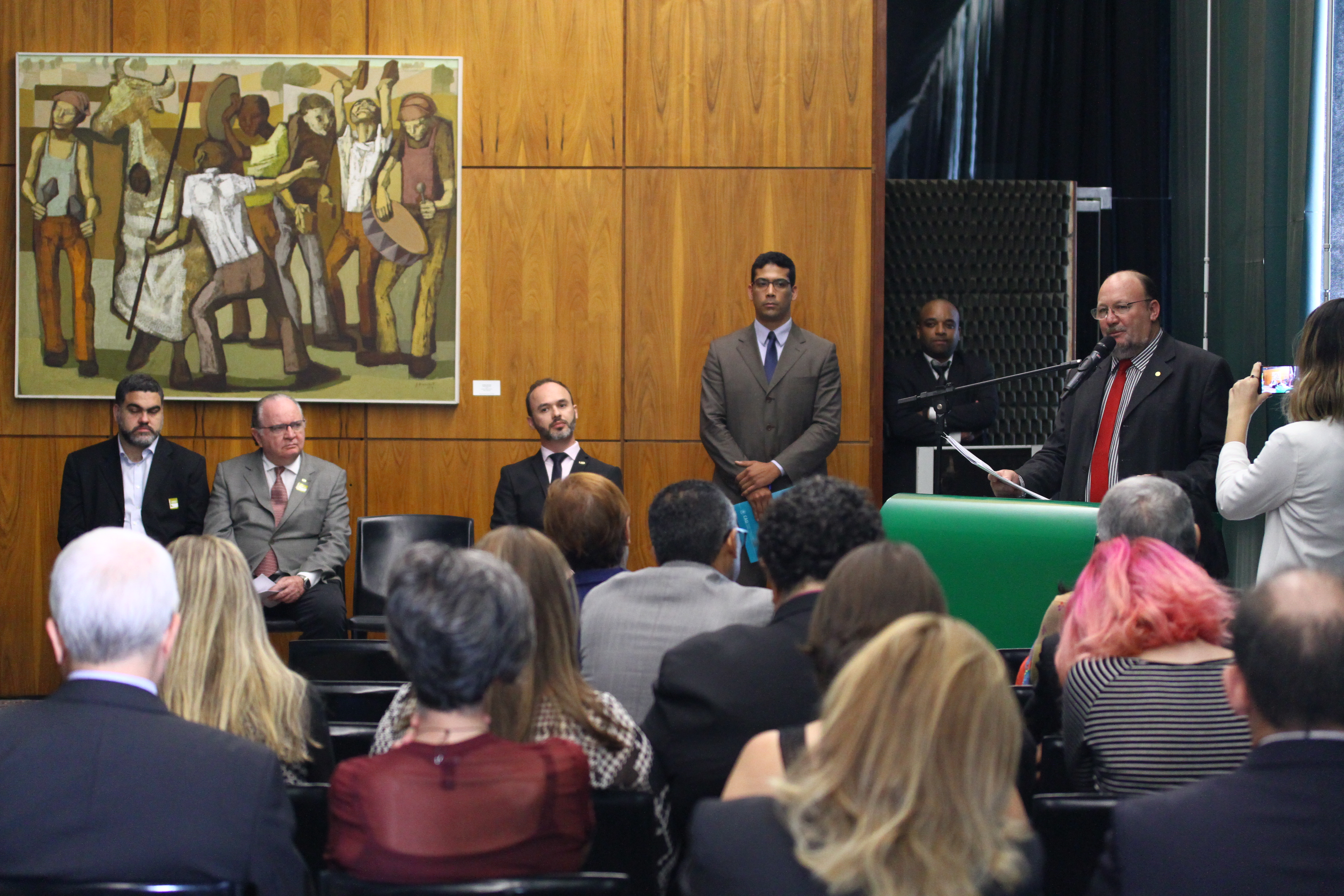 CDU e CAU/BR lançam cartilha em comemoração à lei de assistência em habitação de interesse social