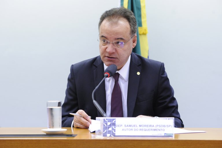 Comissão aprova regras para licença temporária de antena de telefonia celular