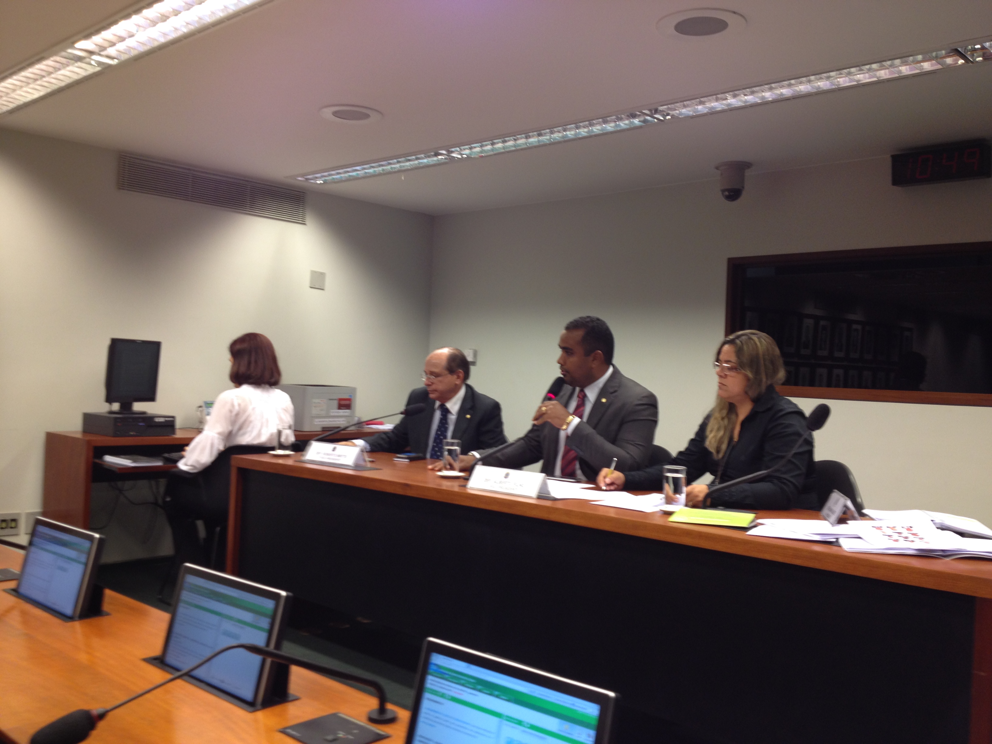 COMISSÃO REJEITA PROJETO DE LEI QUE ESTABELECE FAIXA EXCLUSIVA PARA ÔNIBUS