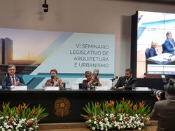 Democratização das políticas urbanas e ambientais de desenvolvimento é defendida durante seminário legislativo