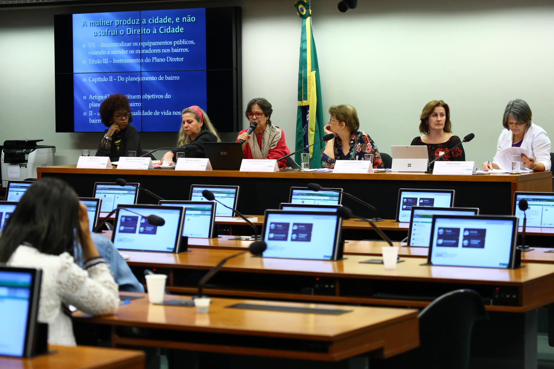 Direito das mulheres à cidade é discutido em Audiência Pública