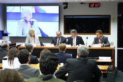 Entidades e governo debatem investimentos em habitação de interesse social