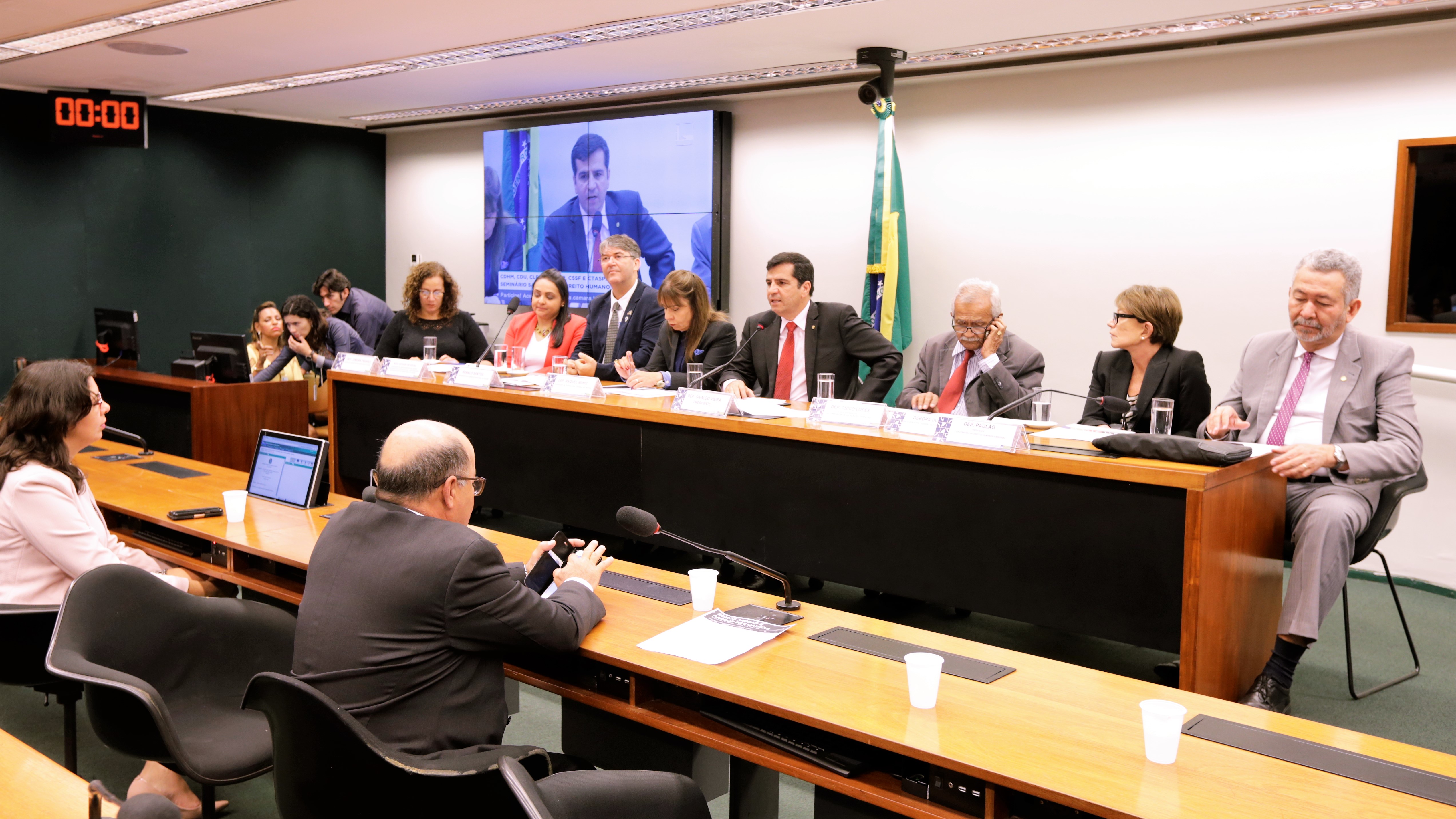 Falta de investimentos ameaça direito social previsto na Constituição brasileira