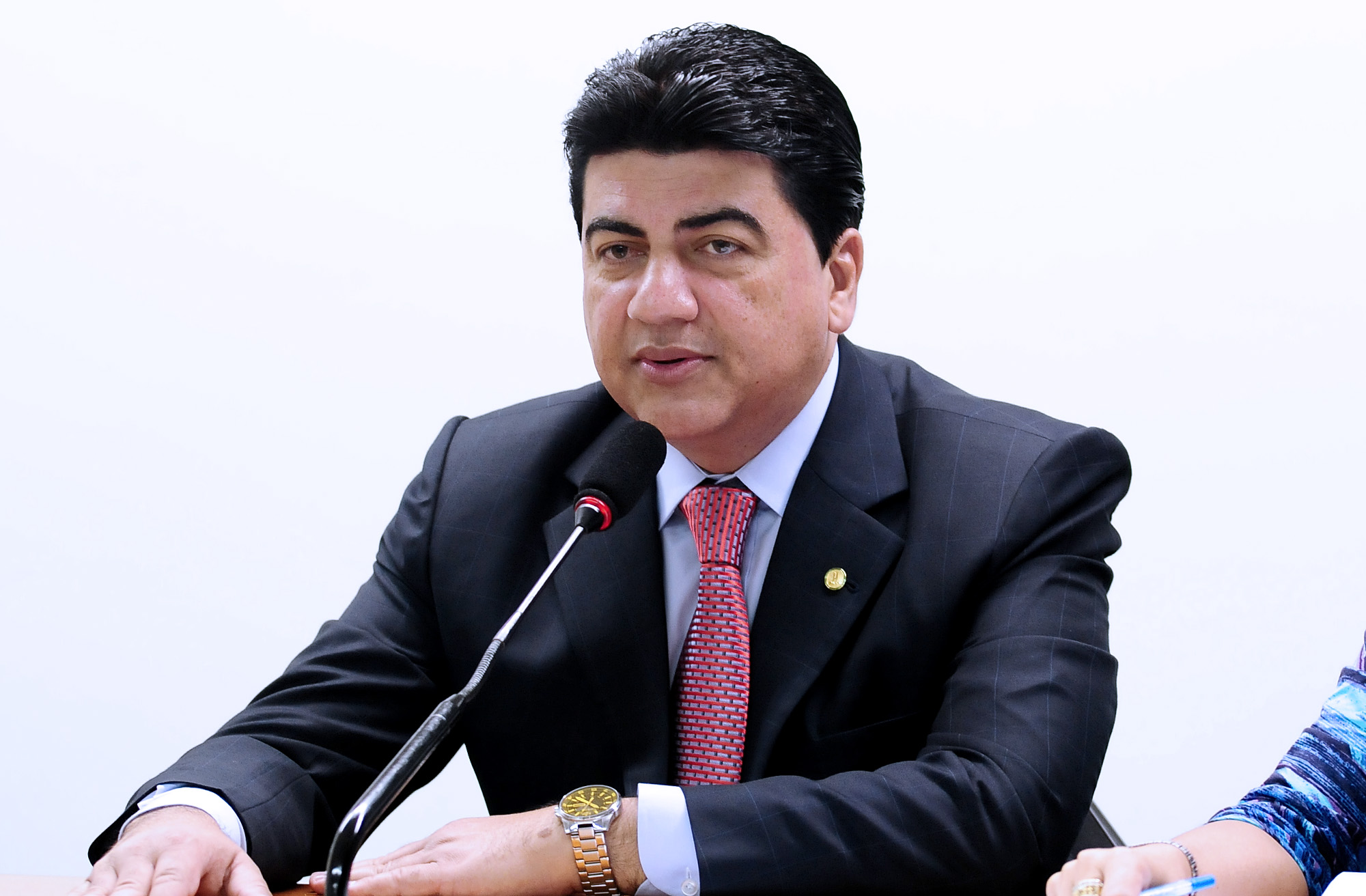 Norma da Aneel sobre iluminação pública prejudica municípios, diz Confederação