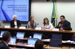 Parlamentares apontam dificuldades para implantação do programa Cidade Amiga do Idoso