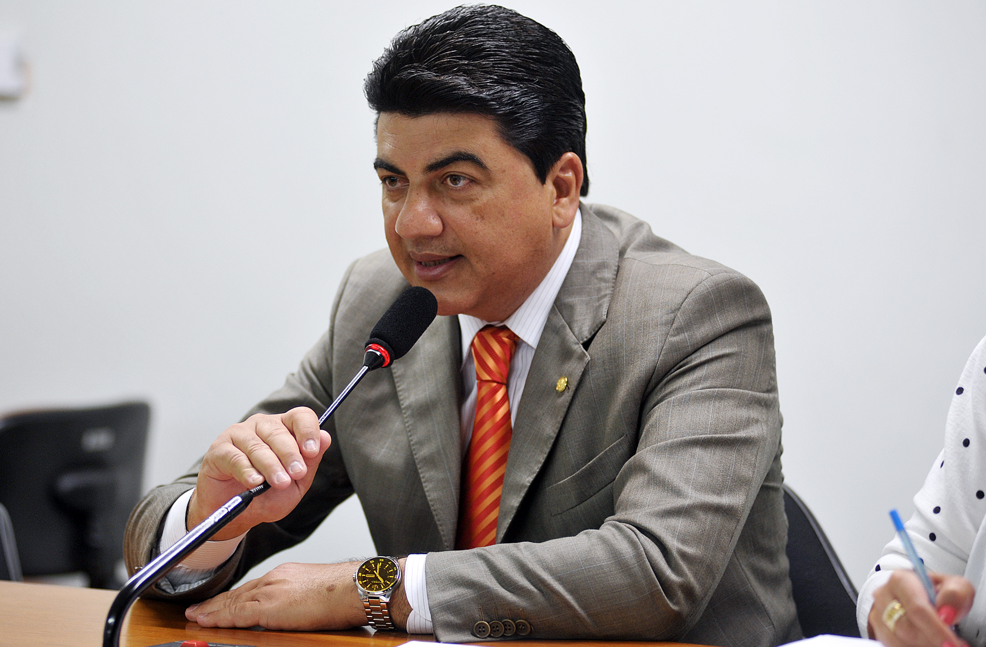 Presidente quer que Aneel esclareça repasse da manutenção da rede elétrica aos municípios 