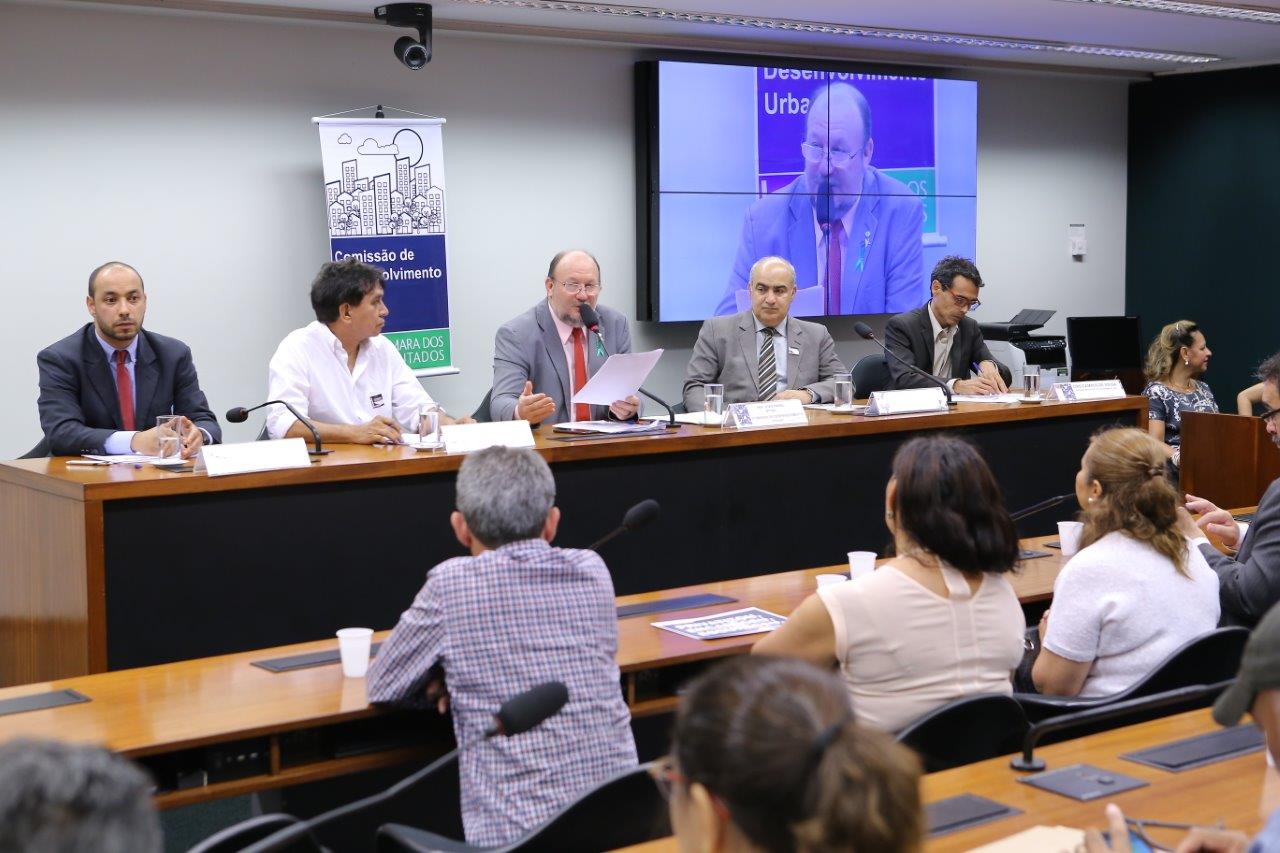 Privatização da Eletrobrás vai causar aumento de tarifa, dizem eletricitários