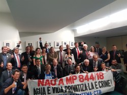 Saneamento: após articulação da CDU, deputados e entidades exaltam fim da MP 844