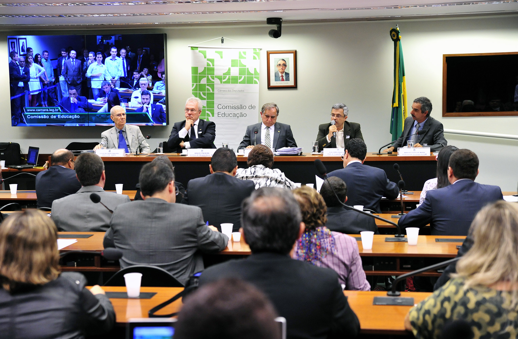 24/03/15 - Audiência debate a doutrinação política e ideológica nas escolas 