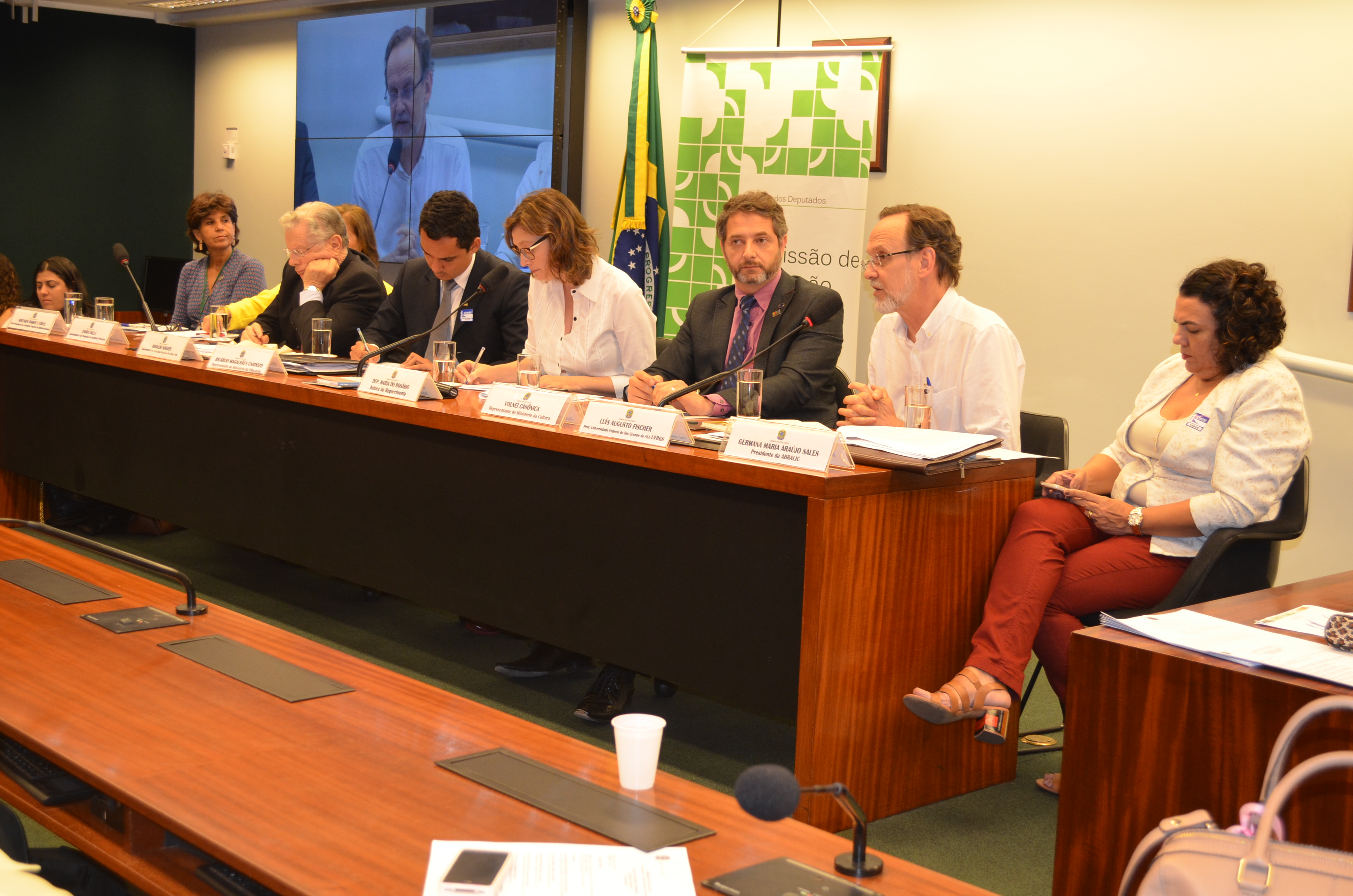 08/10/15 - Audiência Pública debate situação da leitura na educação básica