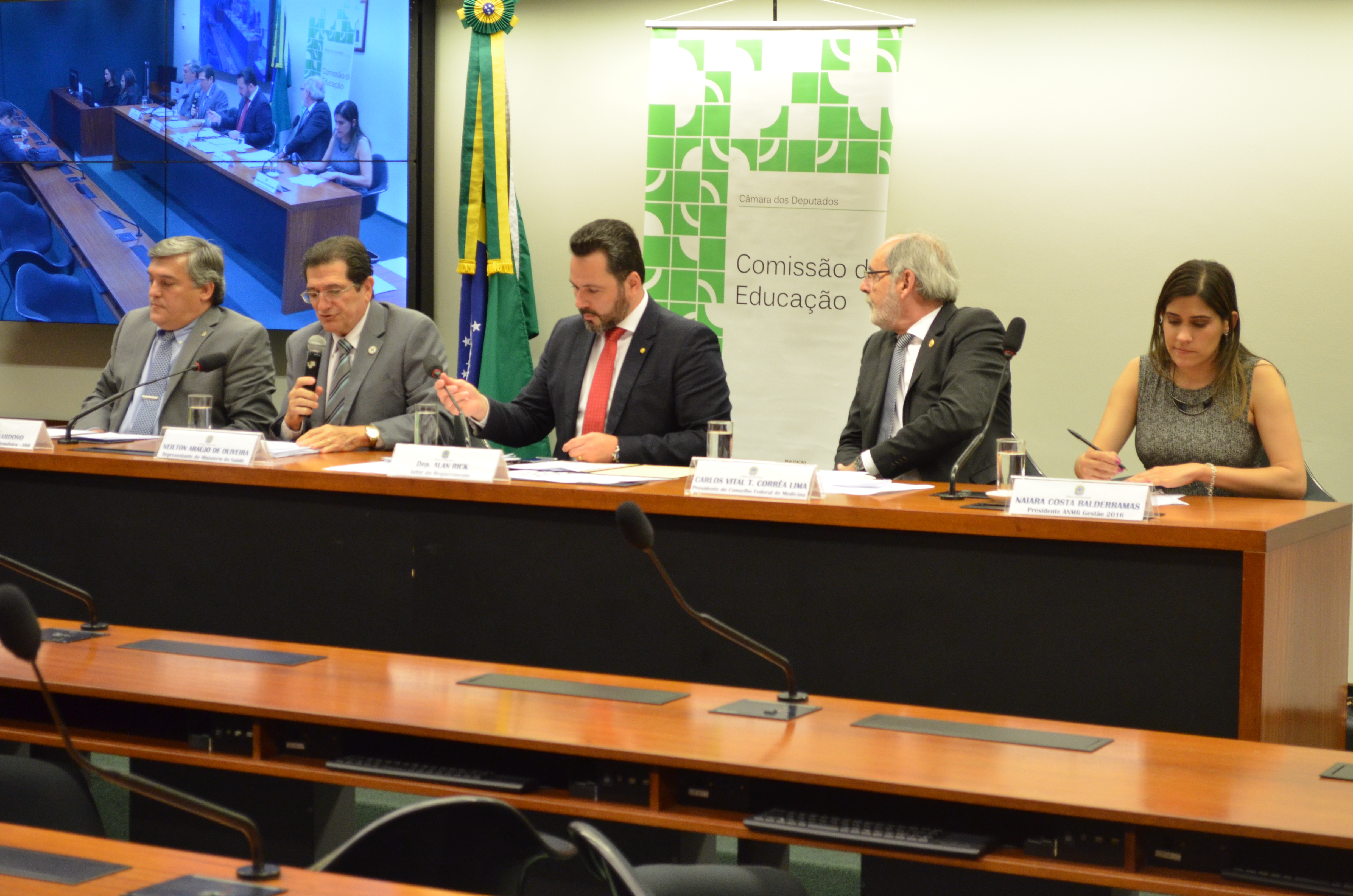 28/06/16 - Audiência conjunta com a CSSF debate a prorrogação dos contratos sem a realização do REVALIDA para participação no Programa Mais Médicos