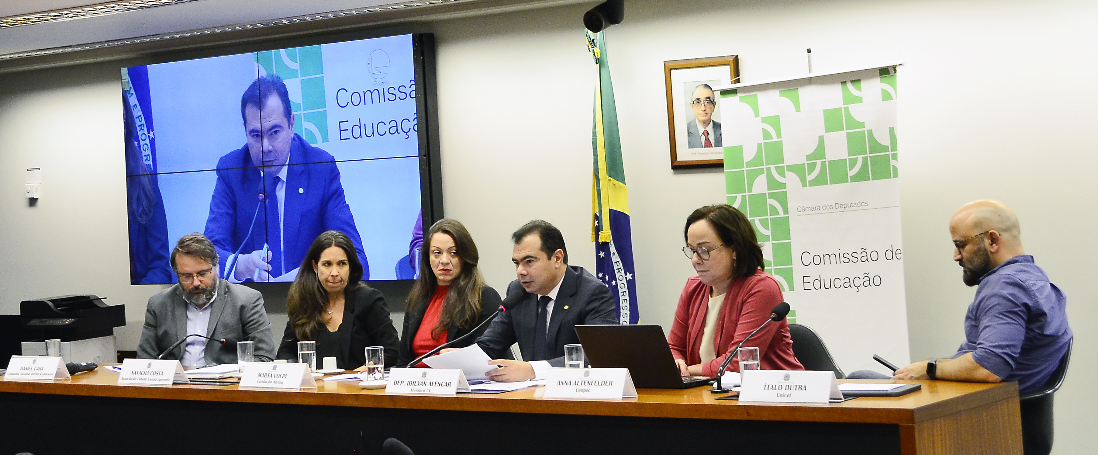 Apresentações da audiência pública, dia 03/12/19, sobre o tema: Educação e Proteção dos Direitos da Criança e do Adolescente