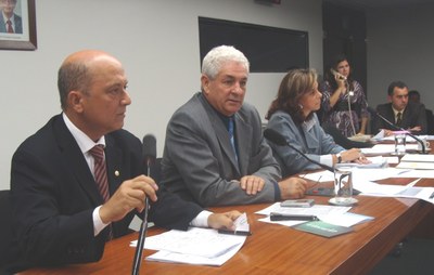 O relator Lelo Coimbra cedeu ao pedido dos parlamentares para o PDC não ser votado nesta quarta