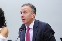 Aprovado projeto que proíbe conteúdo pornográfico em material escolar