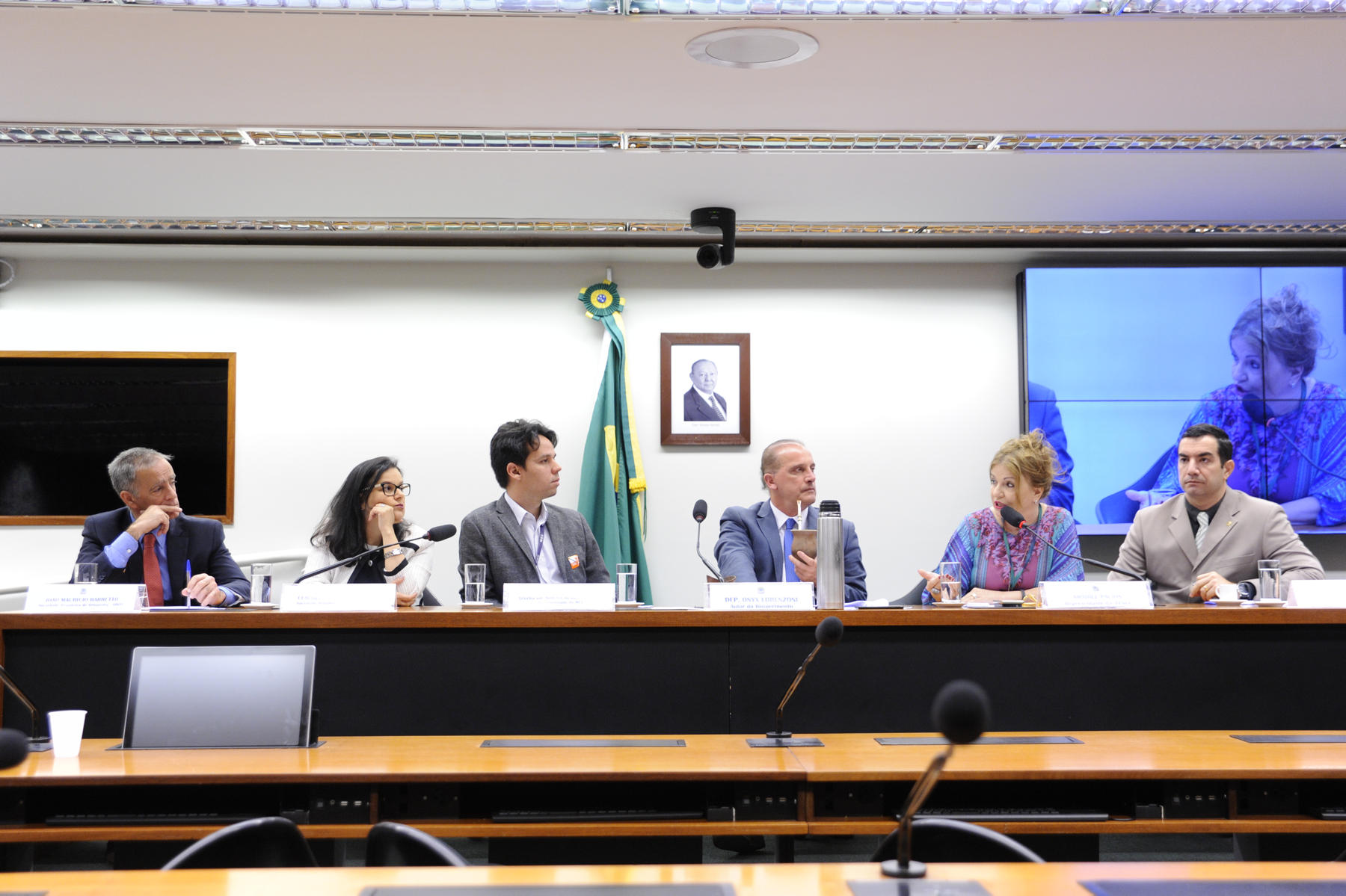 Campanhas educativas podem ajudar a reduzir peso de material nas mochilas escolares