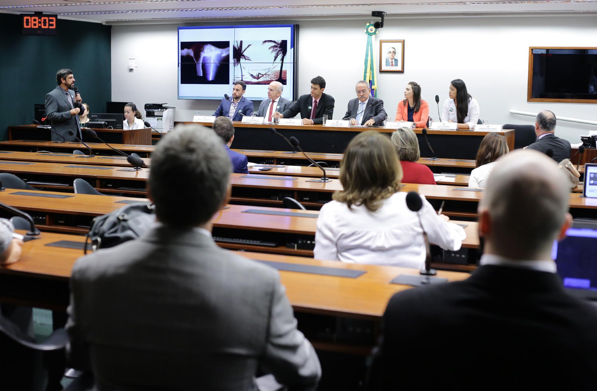 Comissão de Educação Debate PL 114/2015, que regulamenta a profissão de Quiropraxista. 