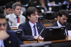 Deputados aprovam autorização para a construção de creches em instituições de ensino superior e a oferta gratuita de cursinhos por universidades para alunos da rede pública