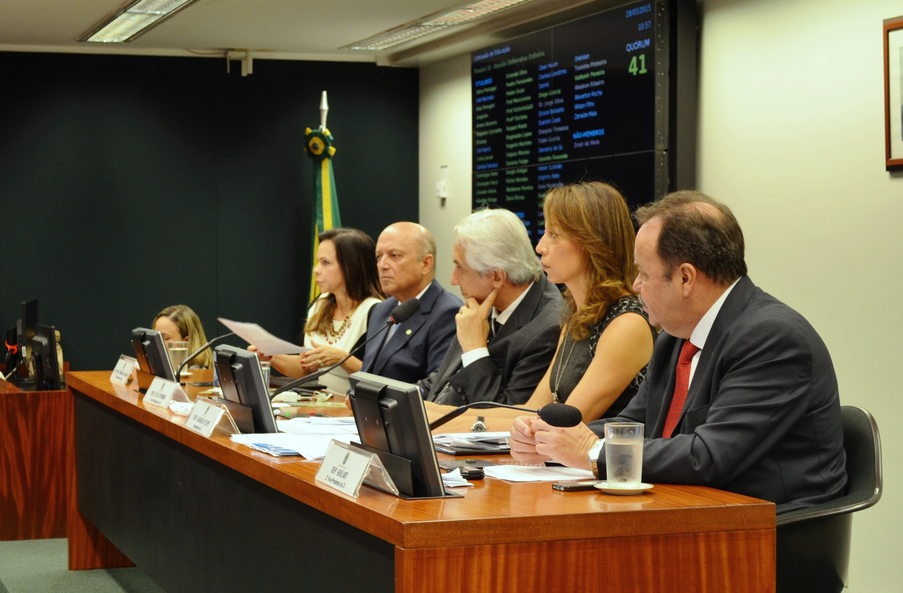 Deputados elegem seus vice-presidentes e aprovam as primeiras ações da CE