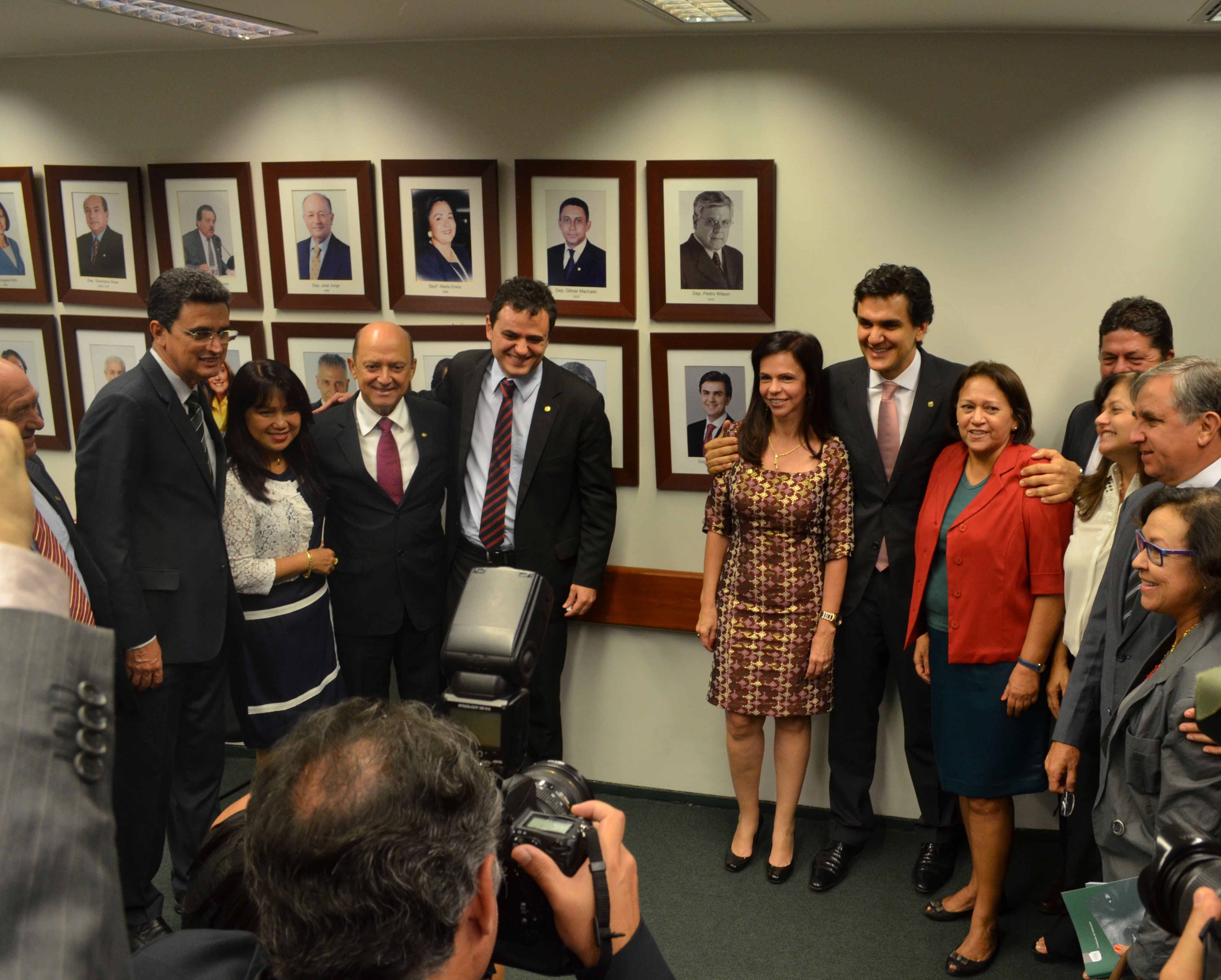 Aposição da foto do Dep. Gabriel Chalita na Galeria de Fotos dos Ex-presidentes da Comissão.