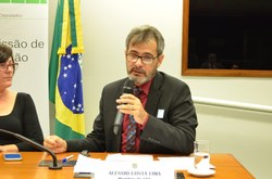 Excesso de judicialização e punição de gestores públicos preocupam quem atua na área da educação