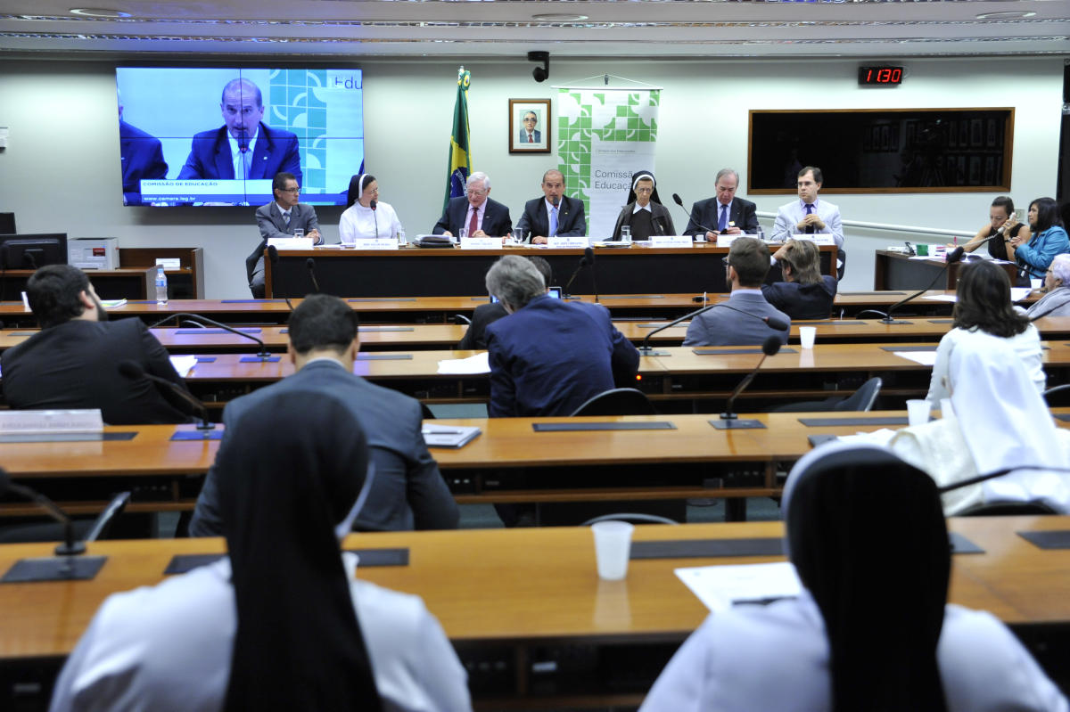 Filantrópicas aliviadas: fim da isenção tributária está fora da reforma da Previdência