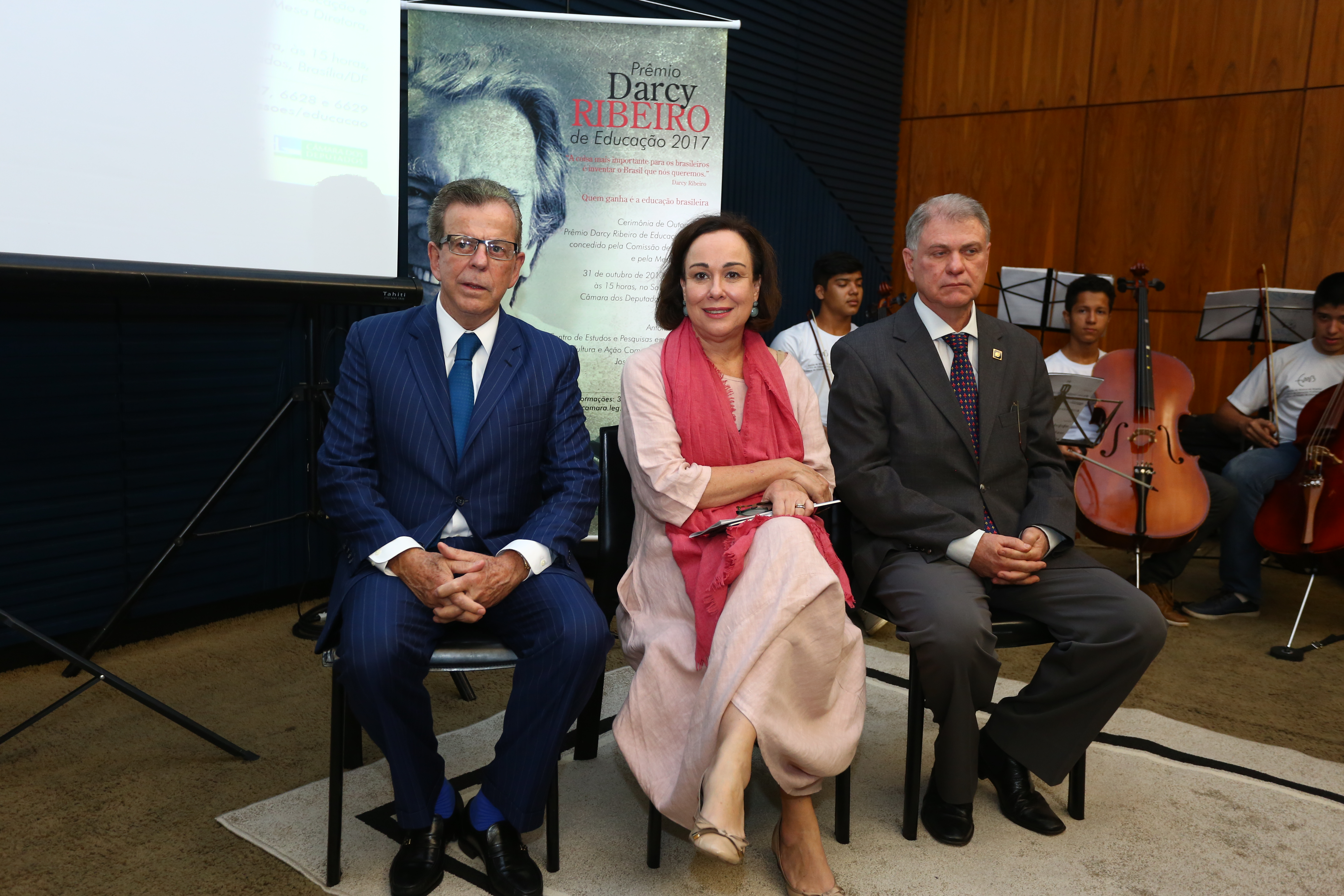 Homenageados recebem o Prêmio Darcy Ribeiro 2017 em cerimônia na Câmara dos Deputados