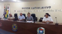 Mesa redonda em Paraguaçu Paulista